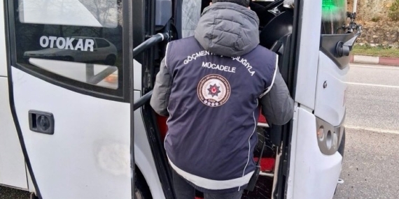 Bilecik’te düzensiz göç uygulamasında yakalanan 3 şahıs tutuklandı