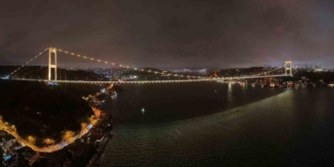 Fatih Sultan Mehmet Köprüsü kanser hastası çocuklar için sarıya büründü