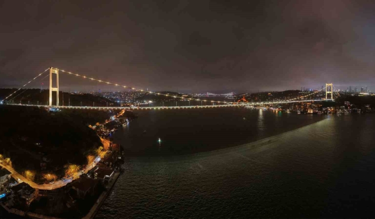 Fatih Sultan Mehmet Köprüsü kanser hastası çocuklar için sarıya büründü