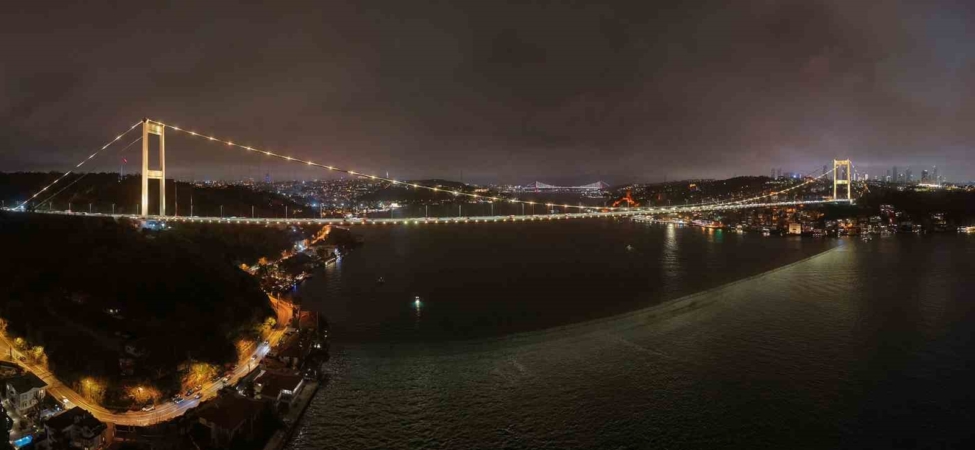 Fatih Sultan Mehmet Köprüsü kanser hastası çocuklar için sarıya büründü