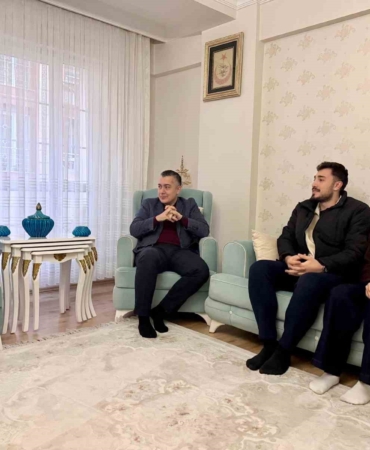 Esenyurt’ta Başkan Vekili Can Aksoy, ilk iftarını şehit ailesiyle açtı