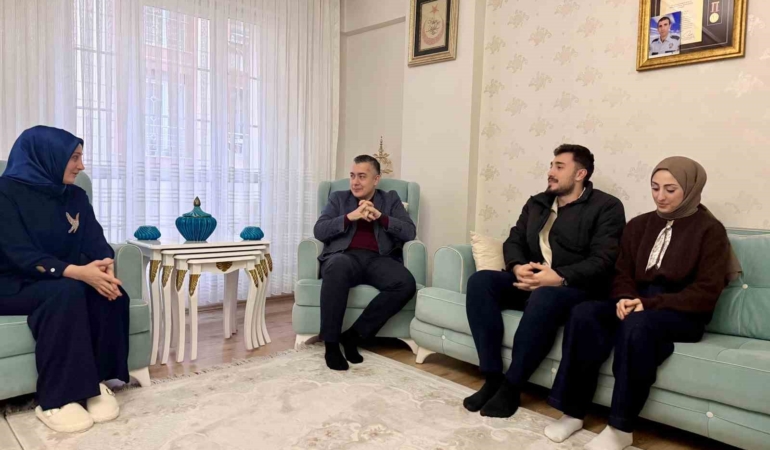 Esenyurt’ta Başkan Vekili Can Aksoy, ilk iftarını şehit ailesiyle açtı