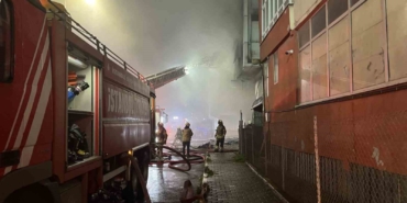 Bağcılar’da 4 katlı tekstil fabrikasında korkutan yangın