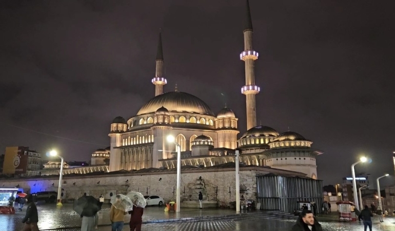 İstanbul’da Berat Kandili dualarla idrak edildi