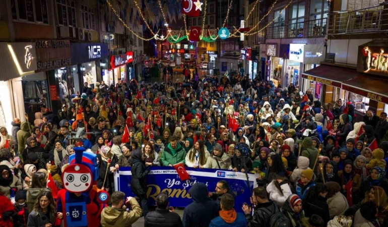 Gebze’de Ramazan ayı fener alayı yürüyüşüyle karşılandı