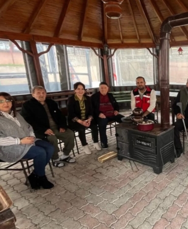 Huzurevinde sucuk-ekmek etkinliğiyle gönüller ısındı