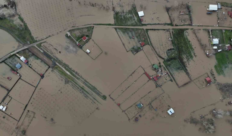 Edirne’de tarım arazileri ve yerleşim yerleri sular altında kaldı
