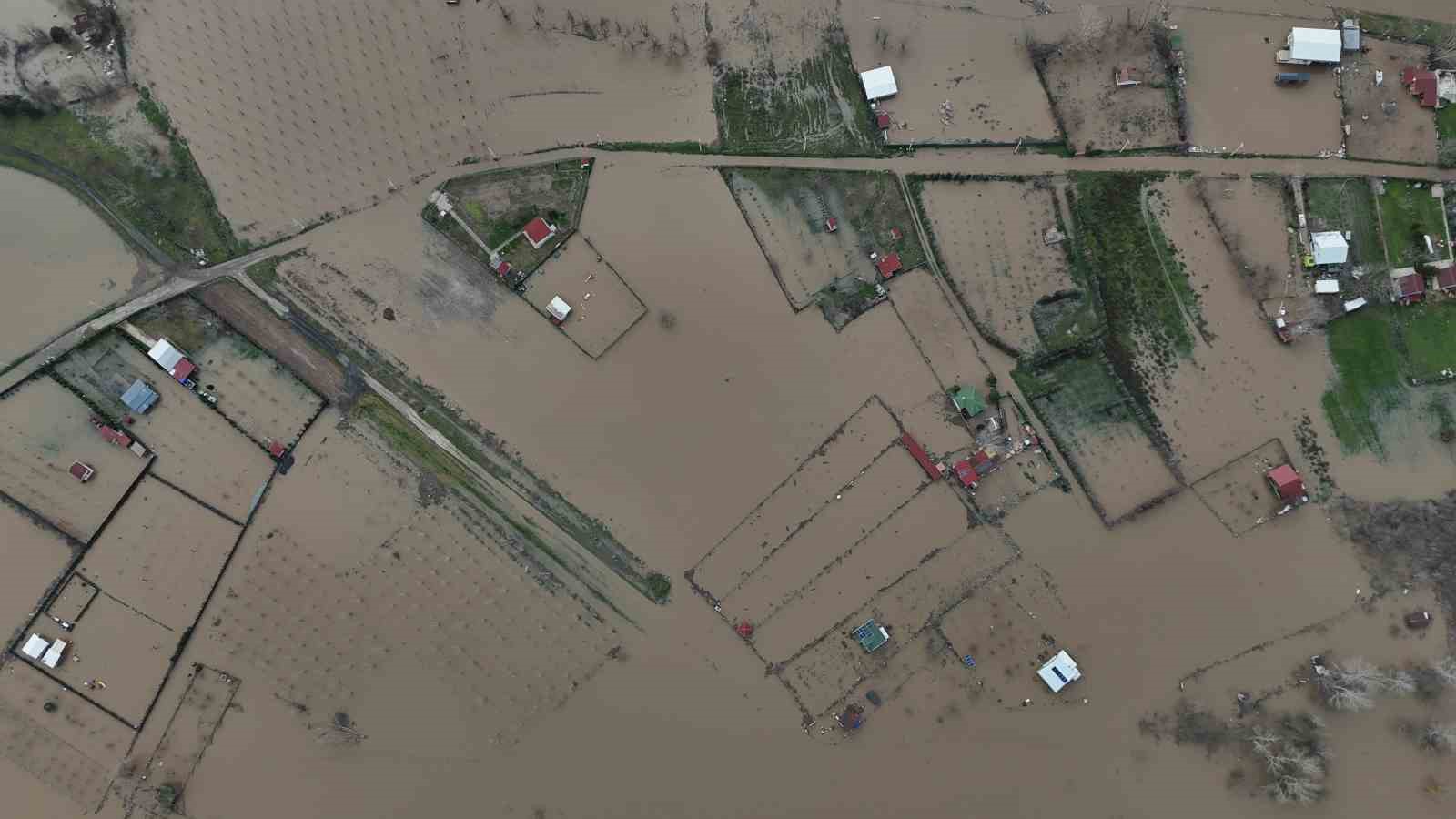 Edirne’de tarım arazileri ve yerleşim yerleri sular altında kaldı