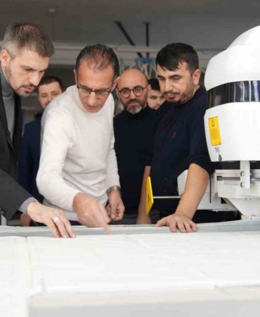 Arnavutköy’de Radyocular atölyede üretimin kalbine kulak verdi