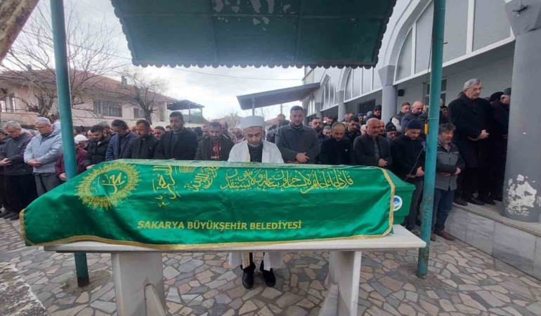 Evinden 20 kamyon çöp çıkarılan yaşlı adam son yolculuğuna uğurlandı