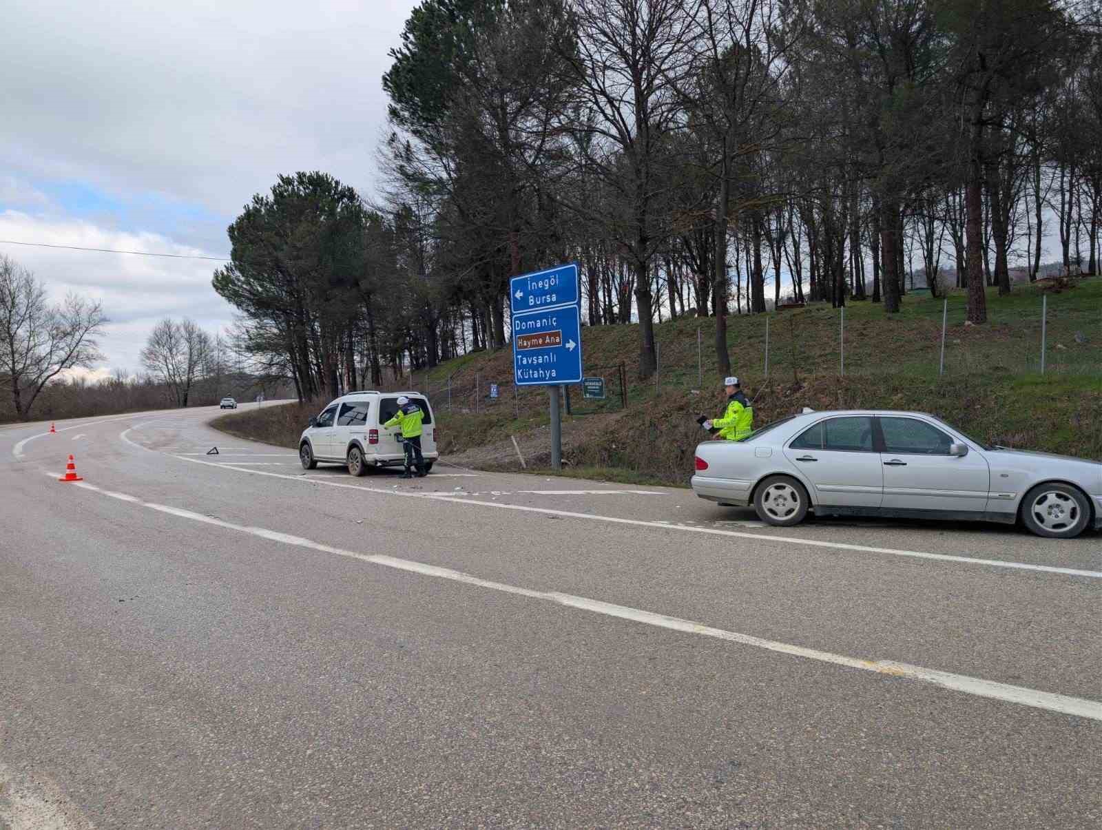 Bursa’da trafik kazası, 2 kişi yaralandı