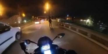 Yola atlayan yaya tehlikeli anlar yaşattı