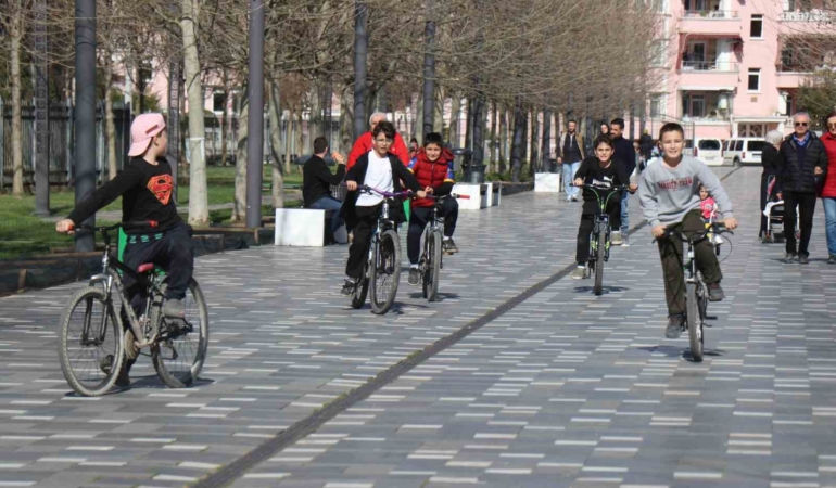 Sakarya’da şubat ayında bahardan kalma günler yaşanıyor