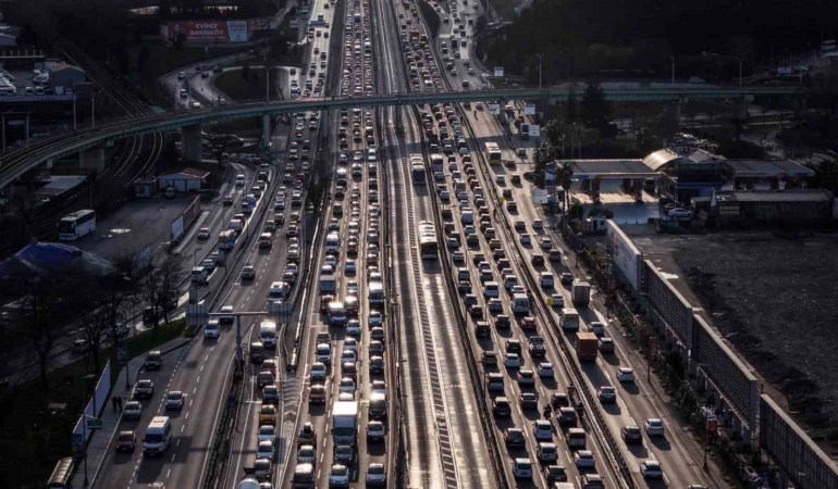 İstanbul trafiğinin Ramazan mesaisi: Erkenden başlayan trafik, iftar ile gelen sessizlik