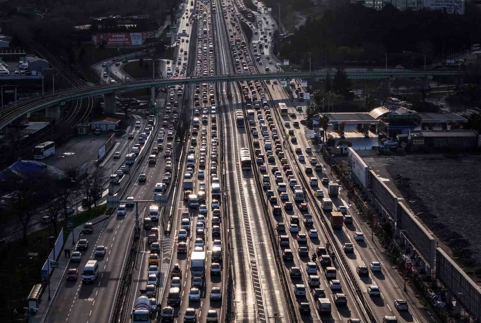 İstanbul trafiğinin Ramazan mesaisi: Erkenden başlayan trafik, iftar ile gelen sessizlik