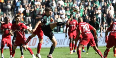 Trendyol Süper Lig: Kocaelispor: 1 - Gaziantep FK: 0 (İlk yarı)