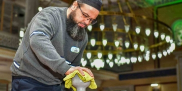 Esenyurt’ta camiler Ramazan’a hazır: Camiler dip köşe temizleniyor