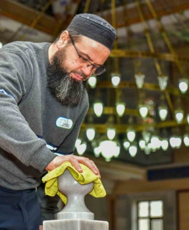 Esenyurt’ta camiler Ramazan’a hazır: Camiler dip köşe temizleniyor