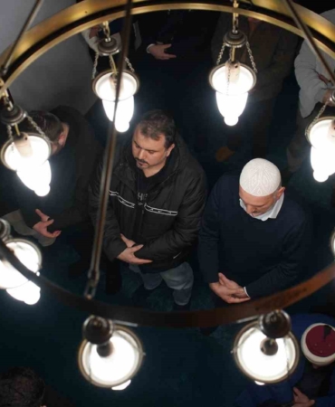 Sakarya’da Berat Kandili’nde vatandaşlar camileri doldurdu