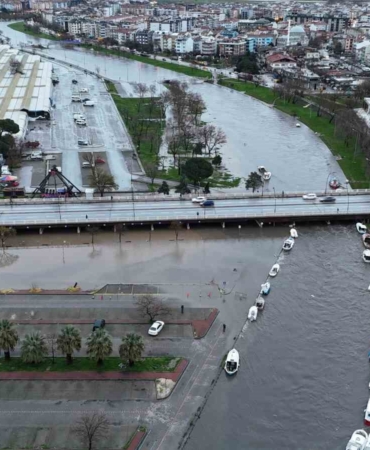 Çanakkale’de taşan Sarıçay dron ile görüntülendi