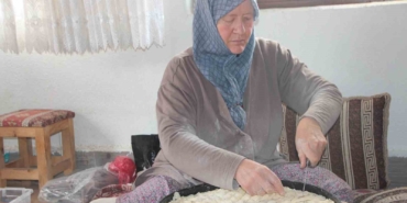 Ev hanımları bu kooperatifte toplanarak ev ekonomisine yardımcı oluyor