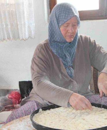 Ev hanımları bu kooperatifte toplanarak ev ekonomisine yardımcı oluyor