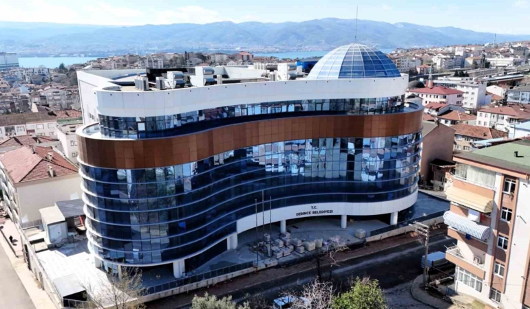 Derince’nin yeni hizmet binasında son rötuşlar yapılıyor