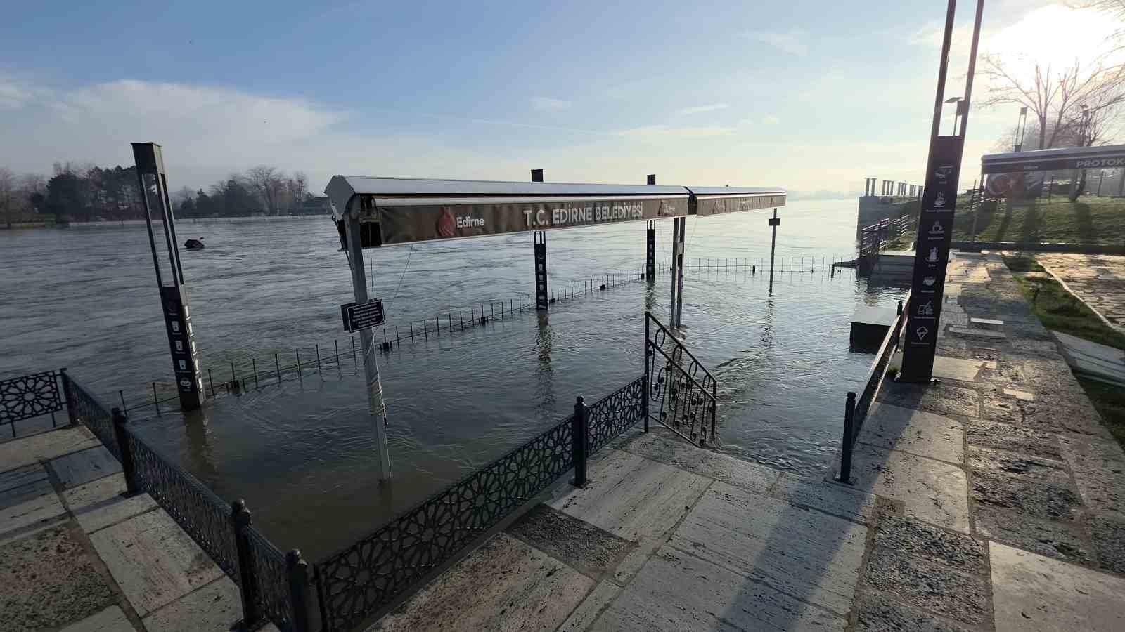 Tunca ve Meriç’te alarm seviyesi kırmızıdan turuncuya düştü: Debiler geriledi