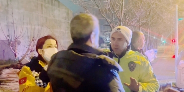 Kaza yapan alkollü sürücü, "Hepinizden özür diliyorum" diyerek hastaneye gitmeyi reddetti