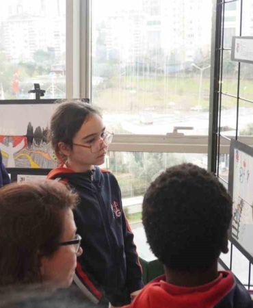 Gökkuşağı Koleji’nden bilim ve sanatın buluştuğu vizyoner sergi: "LEXICON 2075"