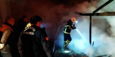 Odunluk yangını ekiplerin hızlı müdahalesi ile söndürüldü