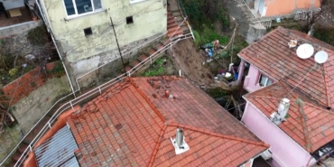Sarıyer’de 4 binadaki 31 vatandaş tahliye edildi, çöken merdiven havadan görüntülendi