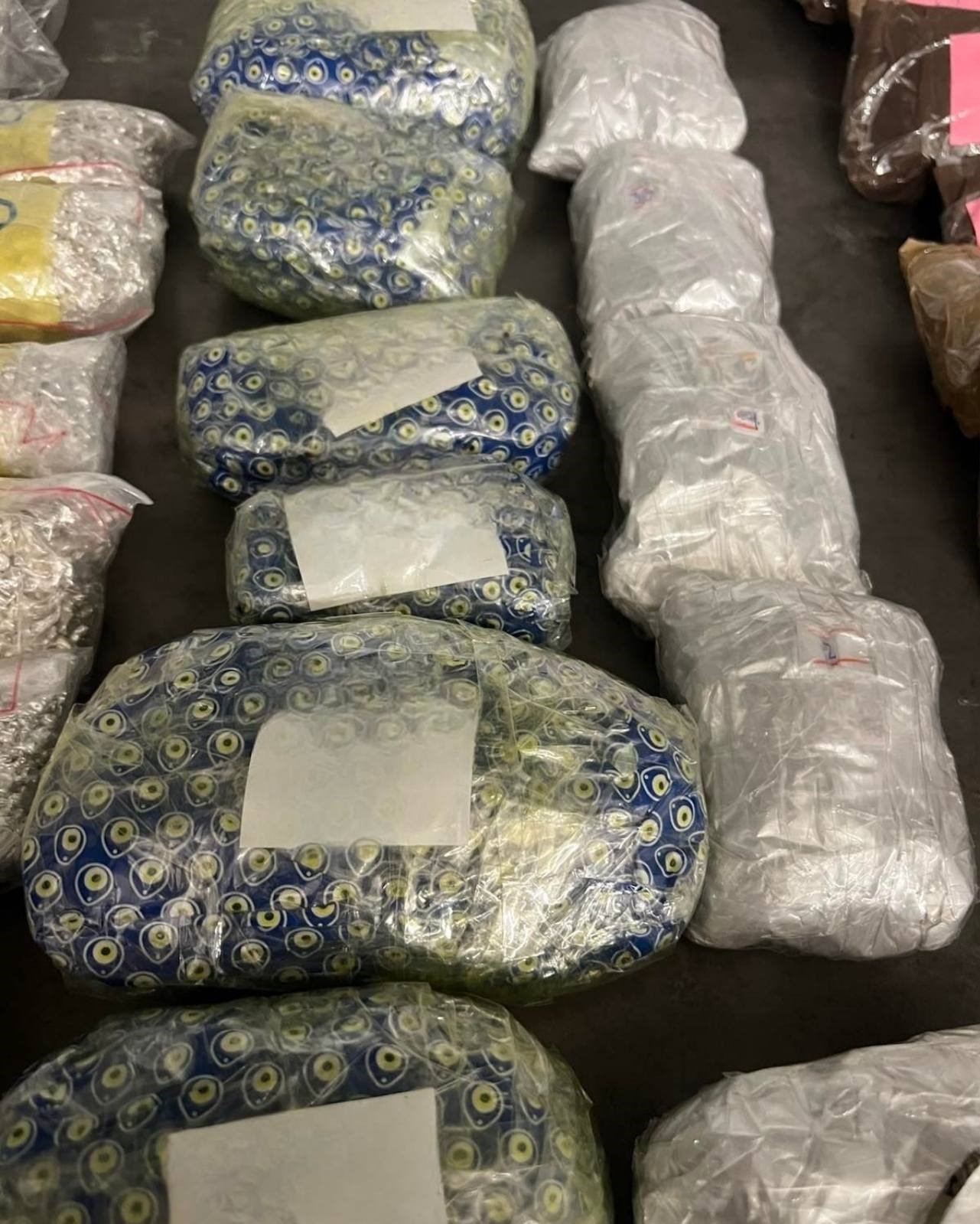 Oda spreyi ve gazoz şişelerine gizlenen 50 bin euro değerindeki kaçak altın ve gümüş ele geçirildi