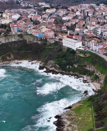 İstanbul’da fırtına Şile Sahili’ni vurdu: Dev dalgalar havadan görüntülendi