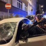 Üsküdar’da kontrolden çıkan otomobil iki araca çarparak takla attı