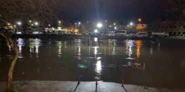 Çanakkale’de çay taştı: Otopark sular altında kaldı