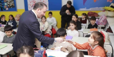 Sultanbeyli’de bilinçli teknoloji seferberliği: 23 bin öğrenciye akıllı dijital eğitim seti