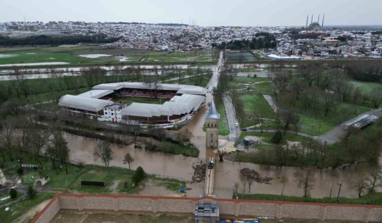 Tunca Nehri taştı, Kırkpınar güreşlerinin yapıldığı Er Meydanı sular altında kaldı