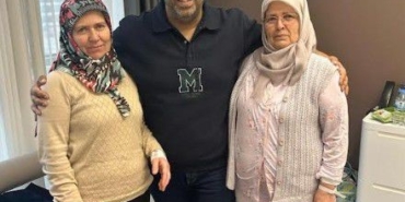 İki kız kardeş kanseri aynı gün yendi