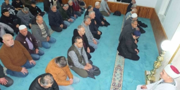 Burhaniye’de ilk teravih de camiler doldu