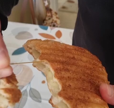 Ekmekten paket lastiği çıktı