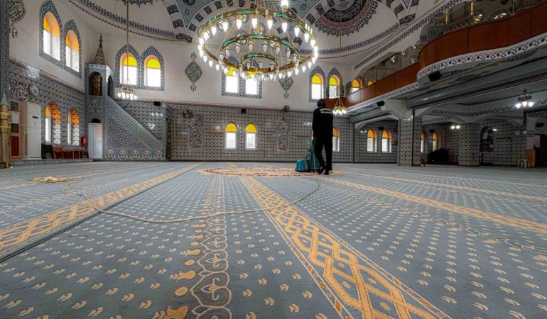 Körfez’de camiler Ramazan ayına hazırlanıyor