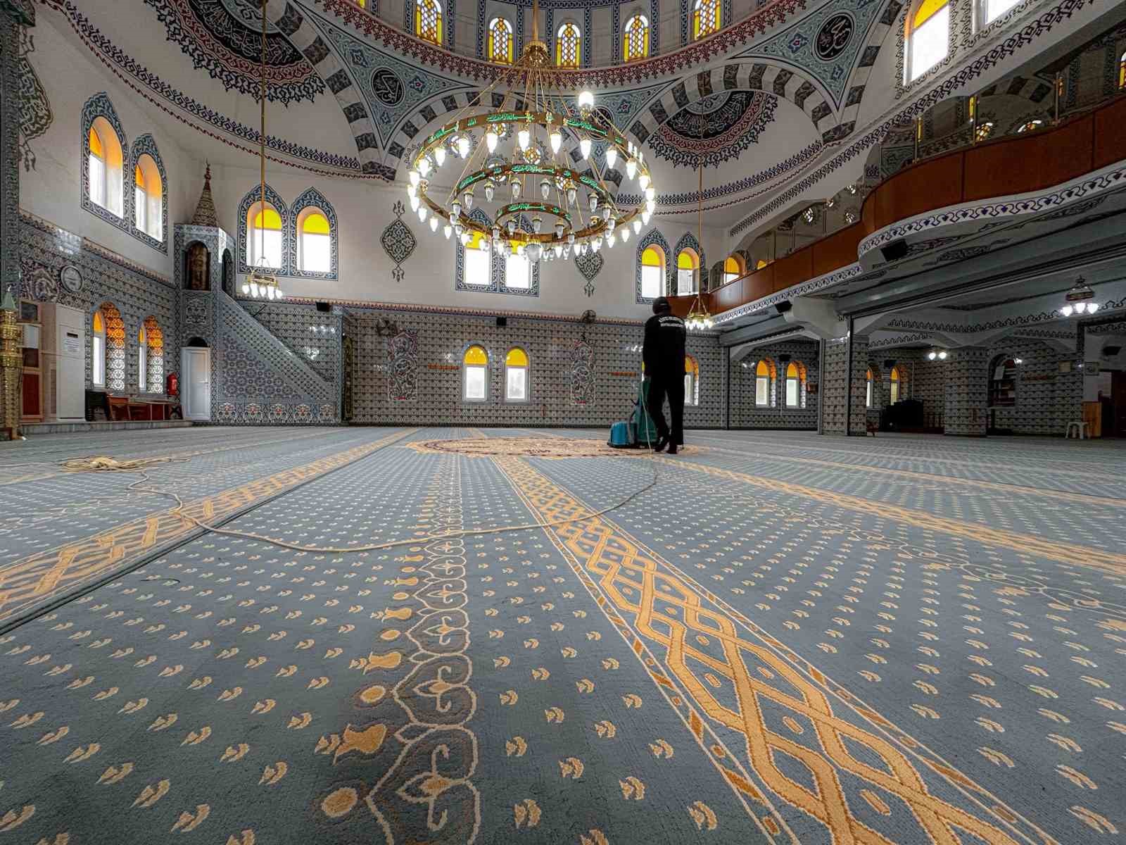 Körfez’de camiler Ramazan ayına hazırlanıyor