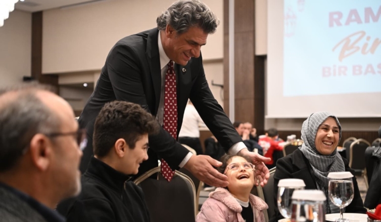 Kartepe’de Ramazan ayının ilk iftarında şehit aileleri ve gaziler bir araya geldi