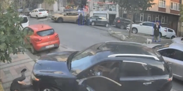 Film gibi olay: Kendi otomobilinin altında kalarak yaralandı