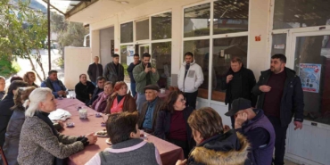 Başkan Subaşı, yangın sonrasında yeniden inşa edilen evin sakinleriyle bir araya geldi.