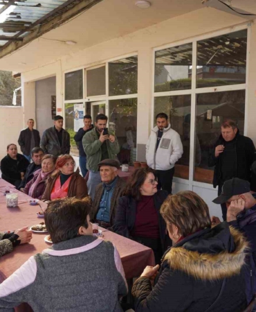 Başkan Subaşı, yangın sonrasında yeniden inşa edilen evin sakinleriyle bir araya geldi.