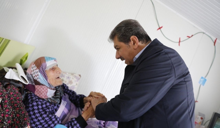 Esenler’de Sosyal Kart ile emeklilere anlamlı destek