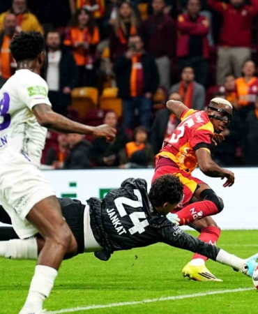 Trendyol Süper Lig: Galatasaray: 2 - Eyüpspor: 0 (İlk yarı)
