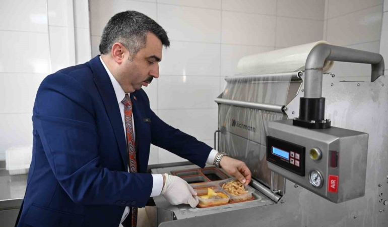 Yıldırım’da, gönüller de sofralar da bir